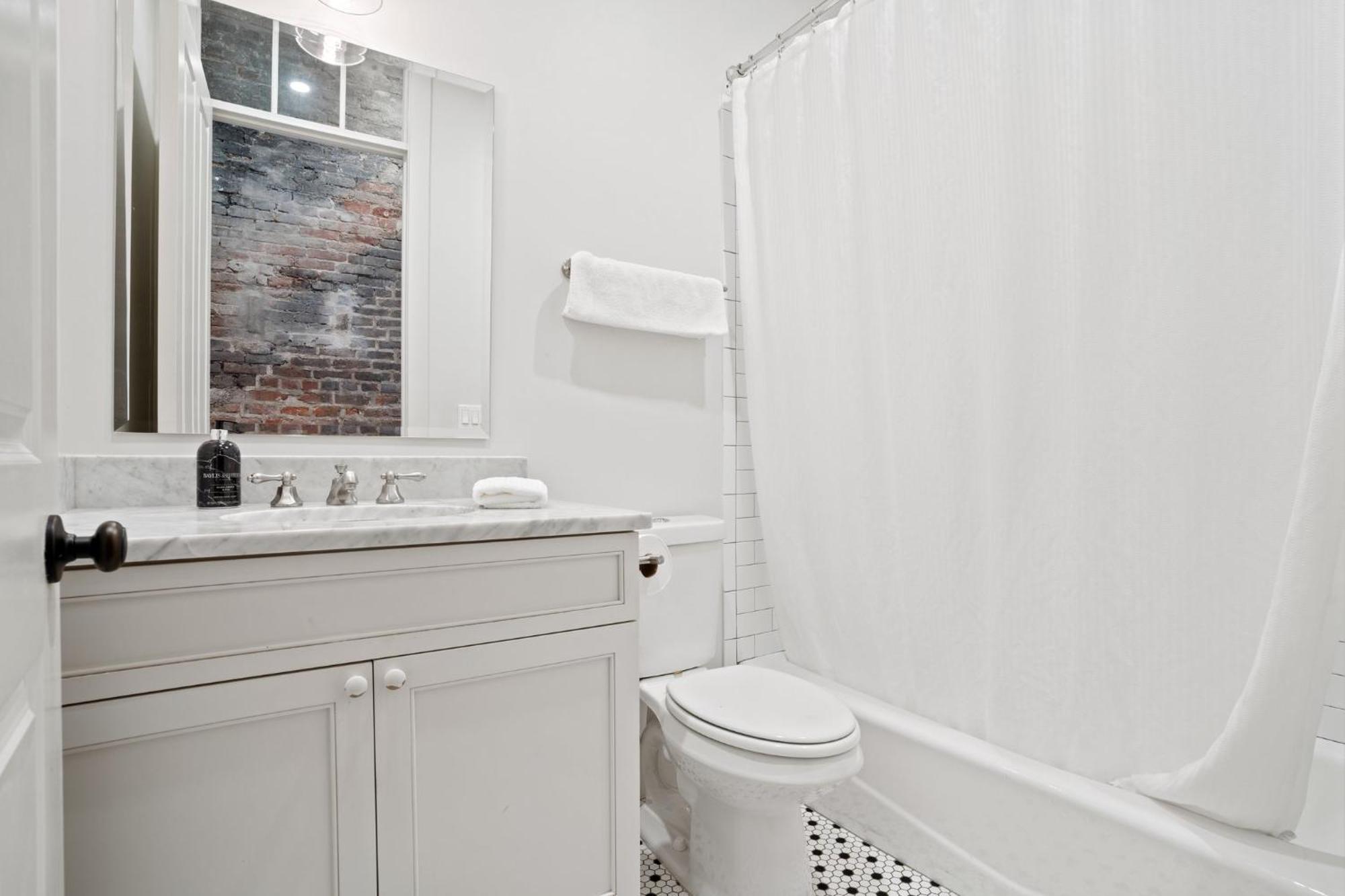 Hotel 4Br Gem On Gravier Close To Dining & Souvenirs Nueva Orleans Exterior foto
